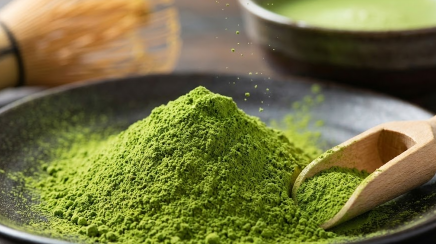 Fine Matcha Powder Particle Size A close-up of ultra-fine matcha powder