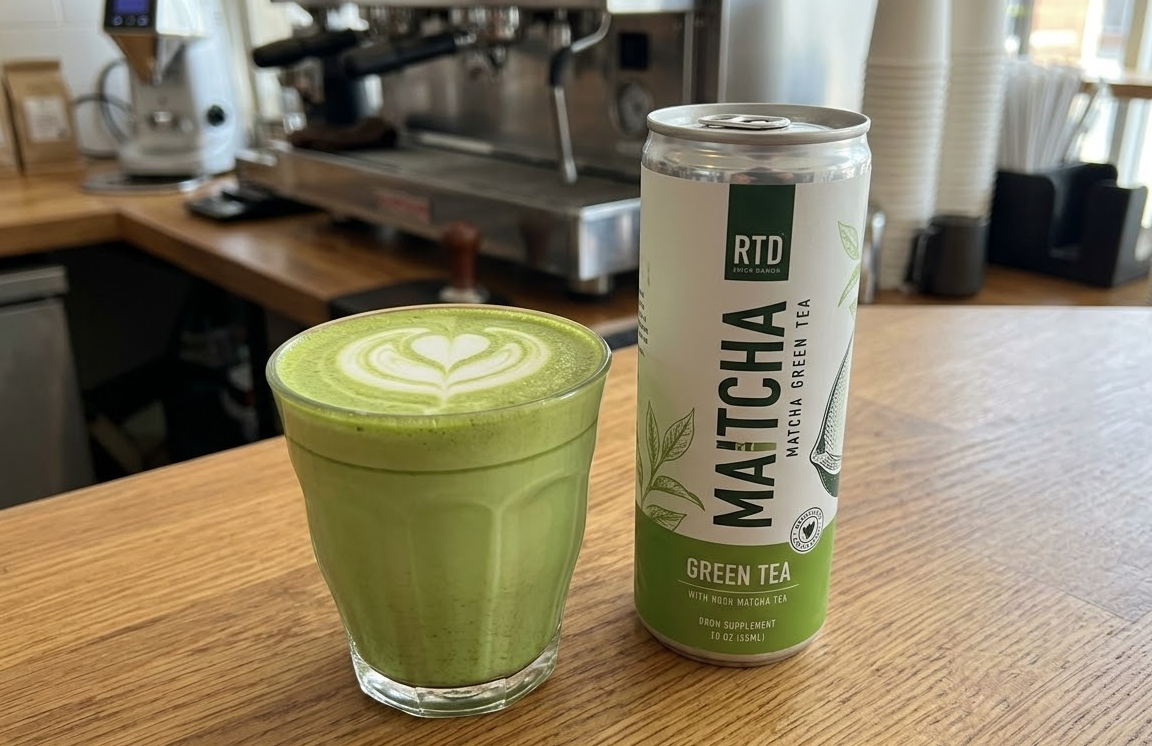 A vibrant green matcha latte next to a can of RTD matcha tea
