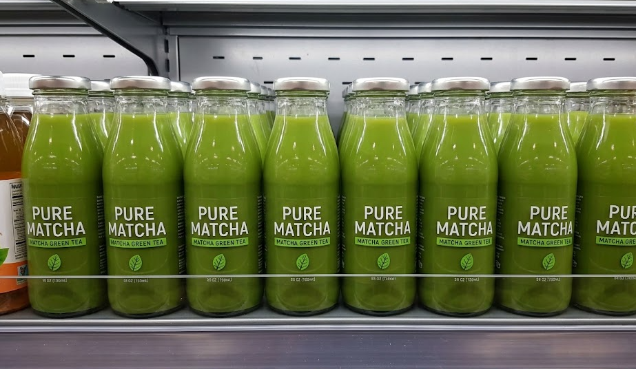 RTD Grade Matcha for Long Shelf Life A row of bottled matcha drinks on a shelf, all with consistent color and no sediment